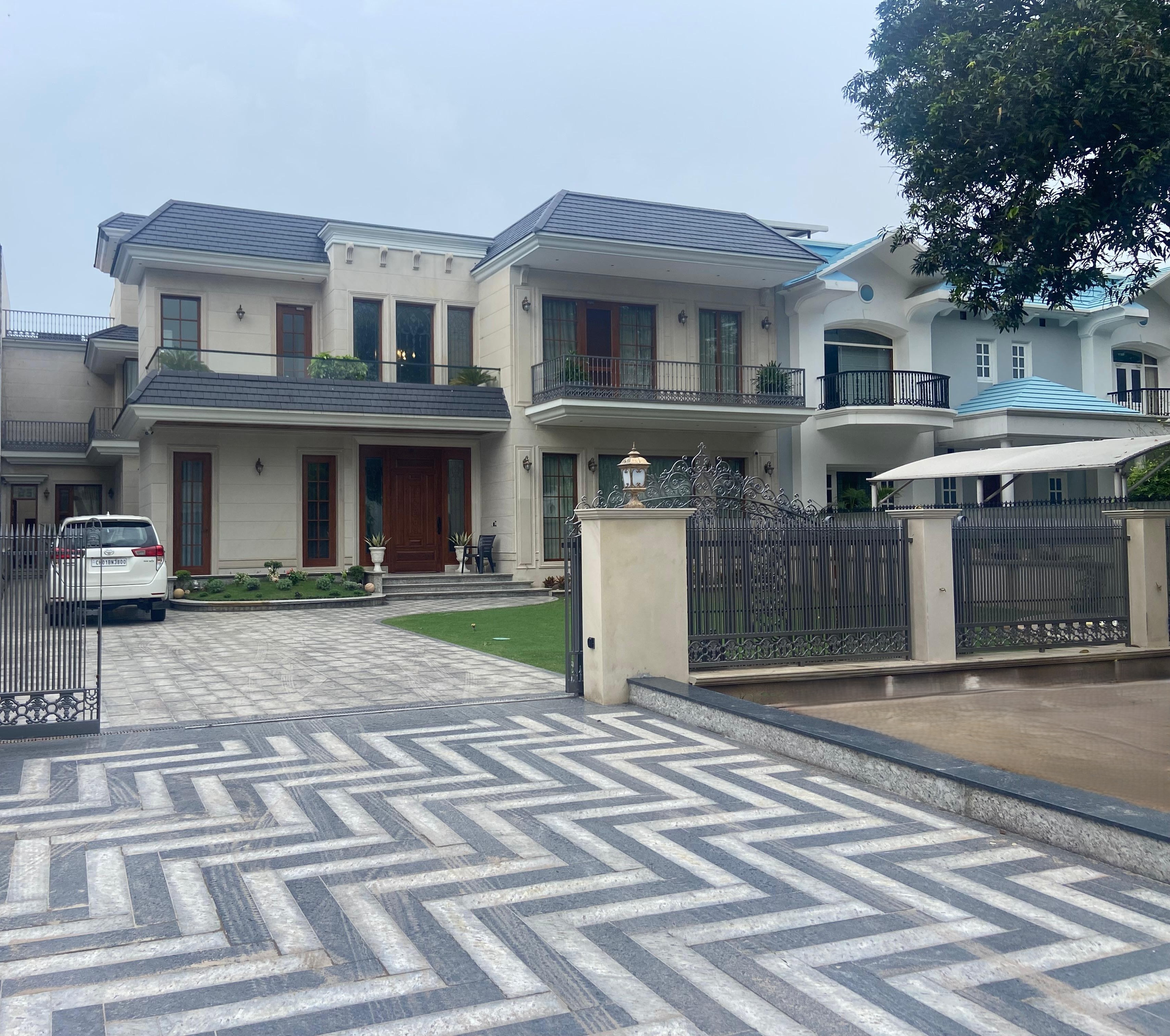 Contemporary Villa Facade